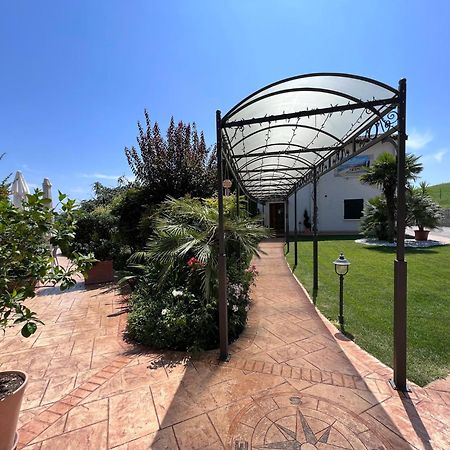 B&B Corte Delle Rose Кастильоне-делле-Стивьере Экстерьер фото