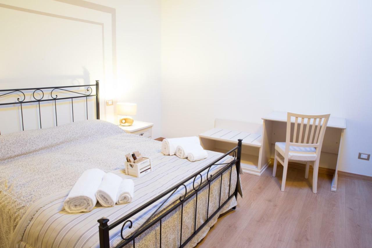 B&B Corte Delle Rose Кастильоне-делле-Стивьере Экстерьер фото